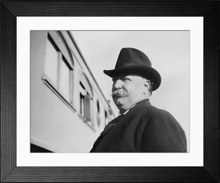Framed Print : Republican President candidate William Howard Taft, outside his campaign train in 1908 (BSLOC_2017_2_109) Framed Print : Republican President candidate William Howard Taft, outside his campaign train in 1908 (BSLOC_2017_2_109)