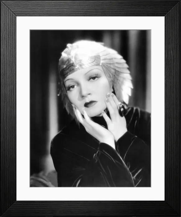 Framed Print : CLEOPATRA, Claudette Colbert, 1934