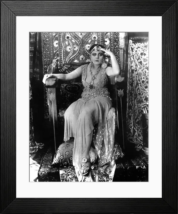 Framed Print : CLEOPATRA, Theda Bara, 1917 Framed Print : CLEOPATRA, Theda Bara, 1917