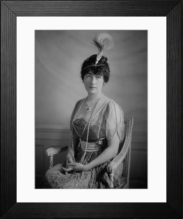 Framed Print : Evalyn Walsh Mclean wearing the Hope Diamond, ca. 1912. The wealthy young couple, Edward and Evalyn Mclean, purchased the Hope Diamond in 1911