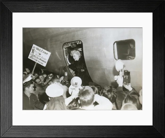 Framed Print : Marilyn Monroe arriving at a U.S. Armed Forces base in Korea. She performed ten shows in four days, in front of audiences that totaled more than 100, 000 soldiers and marines. Ca Framed Print : Marilyn Monroe arriving at a U.S. Armed Forces base in Korea. She performed ten shows in four days, in front of audiences that totaled more than 100, 000 soldiers and marines. Ca