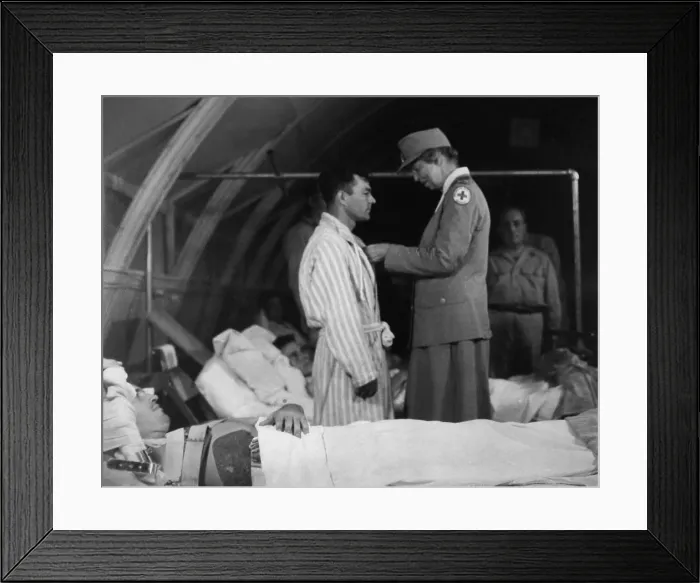 Framed Print : Eleanor Roosevelt awards a Purple Heart in New Caledonia. Sept. 15, 1943 Framed Print : Eleanor Roosevelt awards a Purple Heart in New Caledonia. Sept. 15, 1943