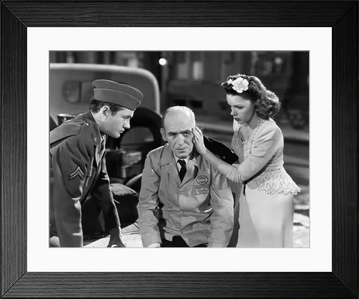 Framed Print : THE CLOCK, Robert Walker, James Gleason, Judy Garland, 1945 Framed Print : THE CLOCK, Robert Walker, James Gleason, Judy Garland, 1945