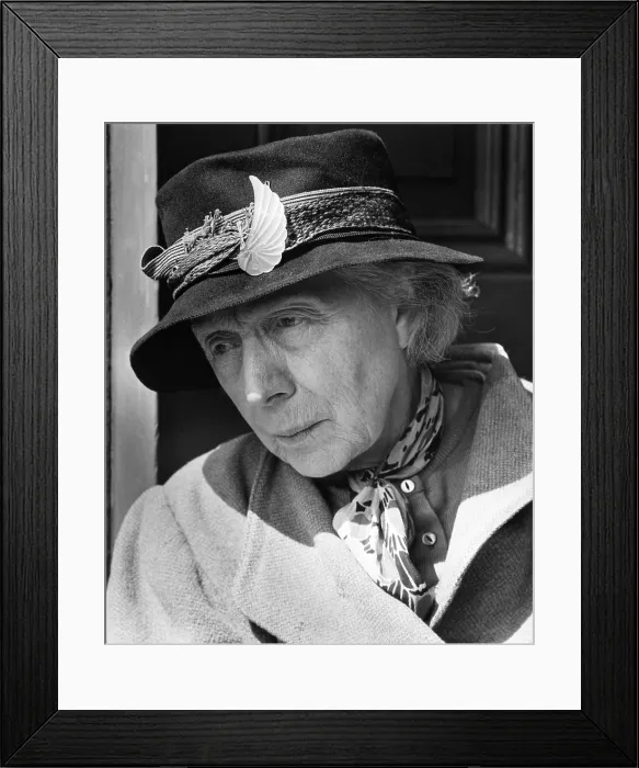 Framed Print : THE WHISPERERS, Edith Evans, 1967 Framed Print : THE WHISPERERS, Edith Evans, 1967