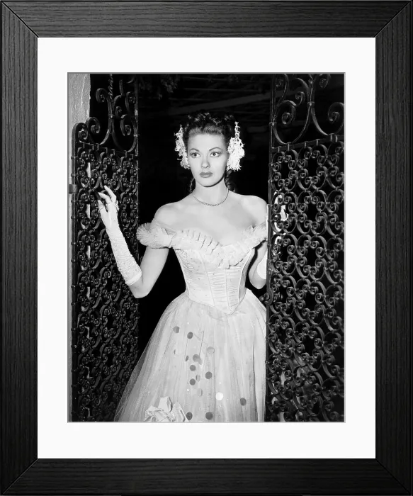 Framed Print : SONG OF SCHEHERAZADE, Yvonne De Carlo, 1947 Framed Print : SONG OF SCHEHERAZADE, Yvonne De Carlo, 1947