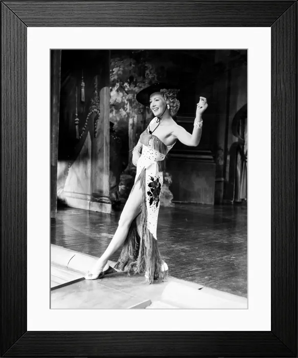 Framed Print : WHEN MY BABY SMILES AT ME, Betty Grable, 1948, TM & copyright 20th Century Fox Film Corp. All rights reserved / courtesy Everett Collection