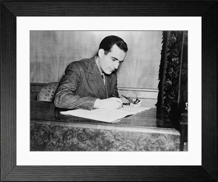 Framed Print : Samuel Barber, American composer of orchestral, opera, choral, and piano music. Oct 26, 1938. (BSLOC_2013_9_15) Framed Print : Samuel Barber, American composer of orchestral, opera, choral, and piano music. Oct 26, 1938. (BSLOC_2013_9_15)