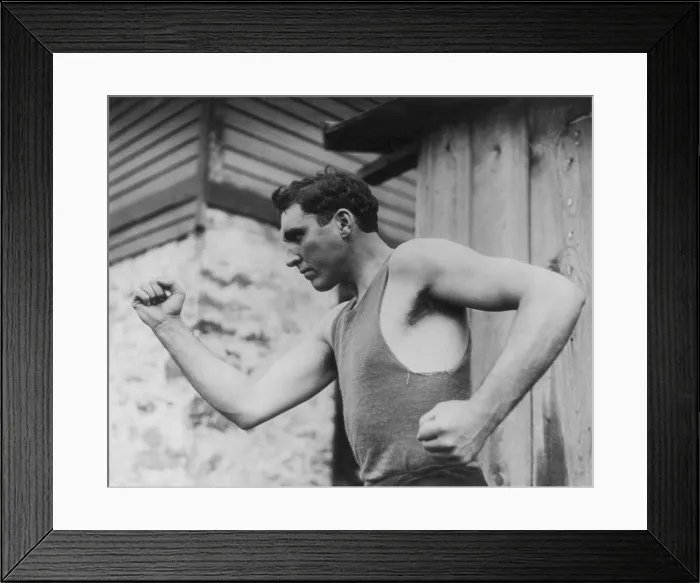 Framed Print : Jess Willard, heavyweight boxer in a boxing post, Sept. 3, 1912
