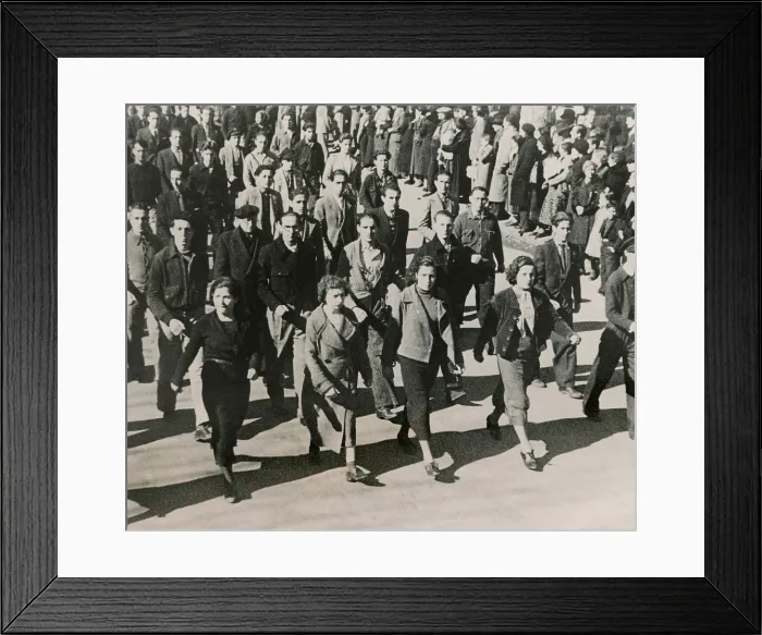 Framed Print : Men and Women of the leftist Popular Front parade in Barcelona, on the Promenade Pi y Margall. March 3, 1937. Spanish Civil War, 1936-1939. (BSLOC_2014_7_39)