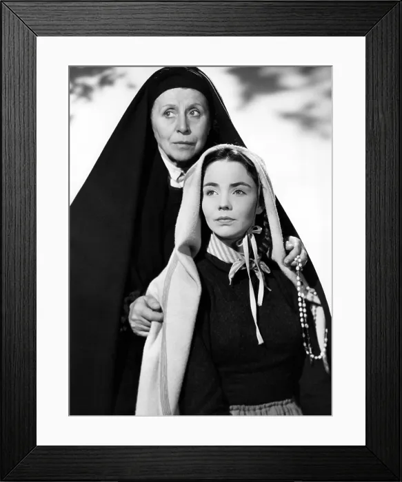 Framed Print : THE SONG OF BERNADETTE, Blanche Yurka, Jennifer Jones, 1943. TM and Copyright 20th Century Fox Film Corp. All rights reserved. Courtesy: Everett Collection