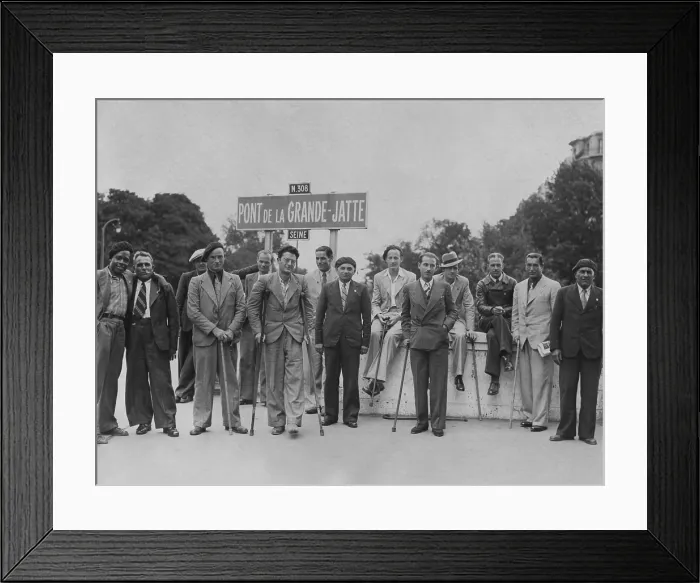 Framed Print : A group of exchanged American prisoners who fought with the Spanish Republicans. They are in Paris, with several of the men are recovering from wounds. Spanish Civil War. Aug