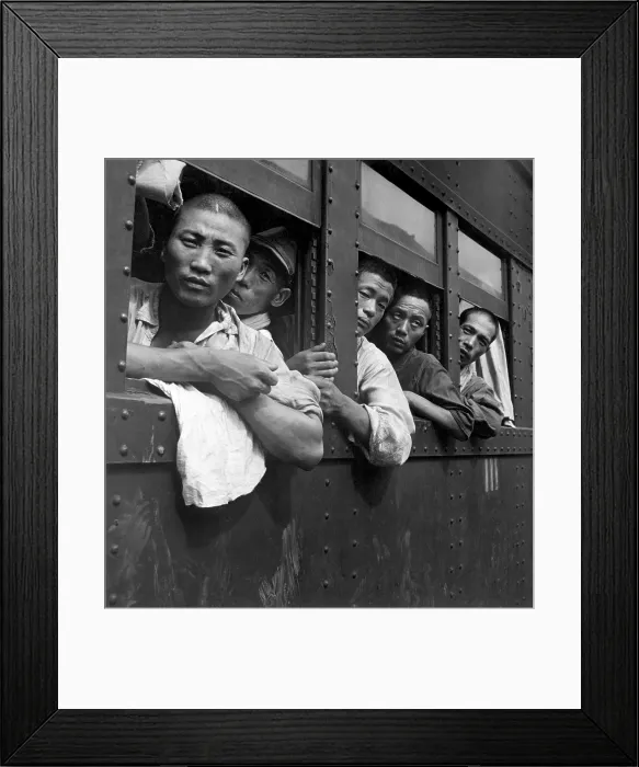 Framed Print : Discharged Japanese soldiers going home after the end of World War 2. Sept. 1945. (BSLOC_2013_14_280)