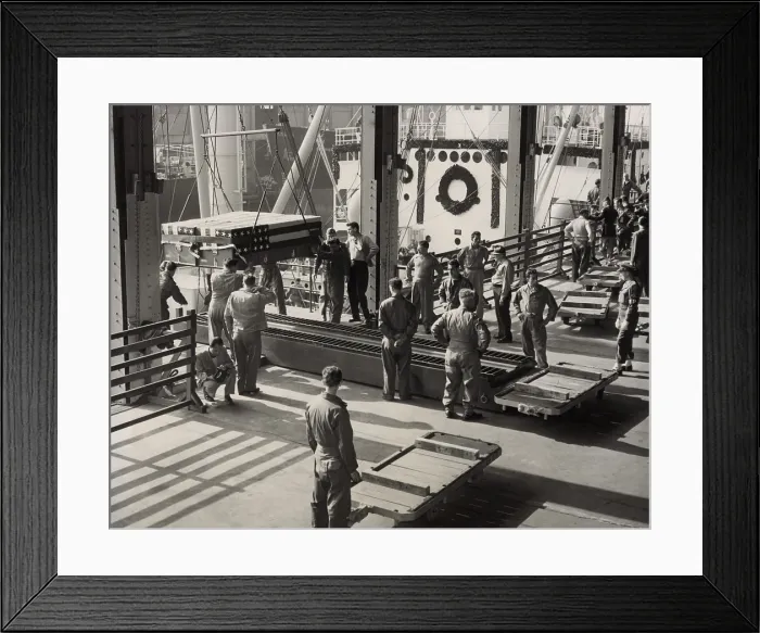Framed Print : World War 2 dead from European War Cemeteries arriving at Brooklyn Army Base, New York, in 1947. U.S. government transferred dead soldiers bodies at their families request Framed Print : World War 2 dead from European War Cemeteries arriving at Brooklyn Army Base, New York, in 1947. U.S. government transferred dead soldiers bodies at their families request