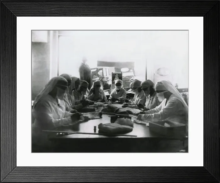 Framed Print : Spanish Flu Epidemic 1918-1919 in America. Red Cross workers in Seattle, Washington making face masks for use by citizens in Dec. 1918 (BSLOC_2016_11_105) Framed Print : Spanish Flu Epidemic 1918-1919 in America. Red Cross workers in Seattle, Washington making face masks for use by citizens in Dec. 1918 (BSLOC_2016_11_105)