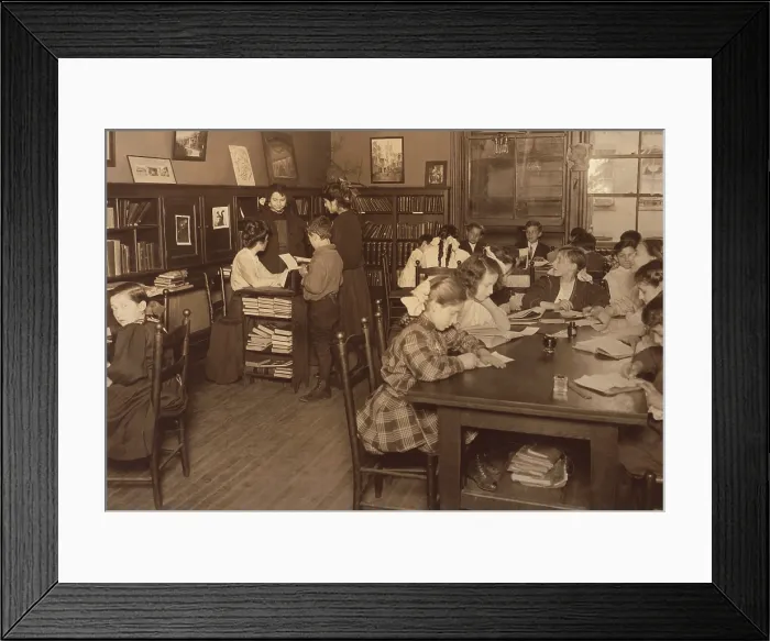 Framed Print : Primary and Middle school children in the Library of the Henry Street Settlement House, May 1910 Framed Print : Primary and Middle school children in the Library of the Henry Street Settlement House, May 1910