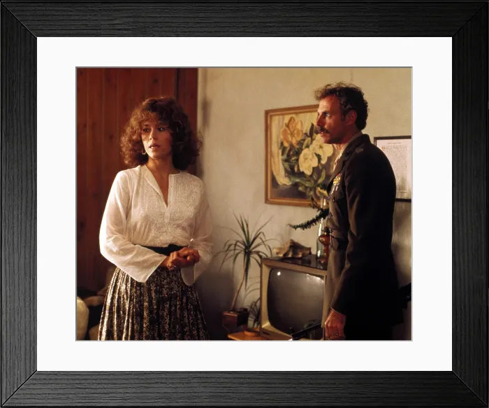 Framed Print : COMING HOME, Jane Fonda, Bruce Dern, 1978, (c) United Artists / courtesy Everett Collection Framed Print : COMING HOME, Jane Fonda, Bruce Dern, 1978, (c) United Artists / courtesy Everett Collection