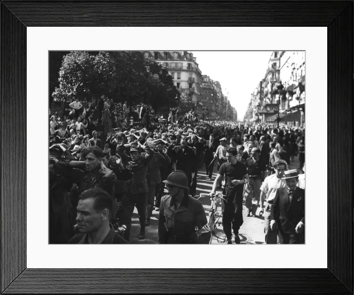Framed Print : German prisoners of war marched through the streets of Paris. August 25, 1944, during World War 2. (BSLOC_2013_14_286) Framed Print : German prisoners of war marched through the streets of Paris. August 25, 1944, during World War 2. (BSLOC_2013_14_286)