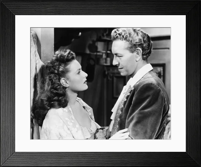 Framed Print : THE SPANISH MAIN, from left, Maureen O'Hara, Paul Henreid, 1945 Framed Print : THE SPANISH MAIN, from left, Maureen O'Hara, Paul Henreid, 1945