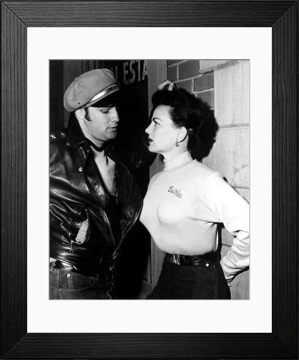 Framed Print : THE WILD ONE, Marlon Brando, Yvonne Doughty, 1954