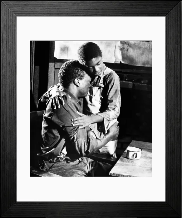 Framed Print : SOUNDER, Paul Winfield, Kevin Hooks, 1972 Framed Print : SOUNDER, Paul Winfield, Kevin Hooks, 1972