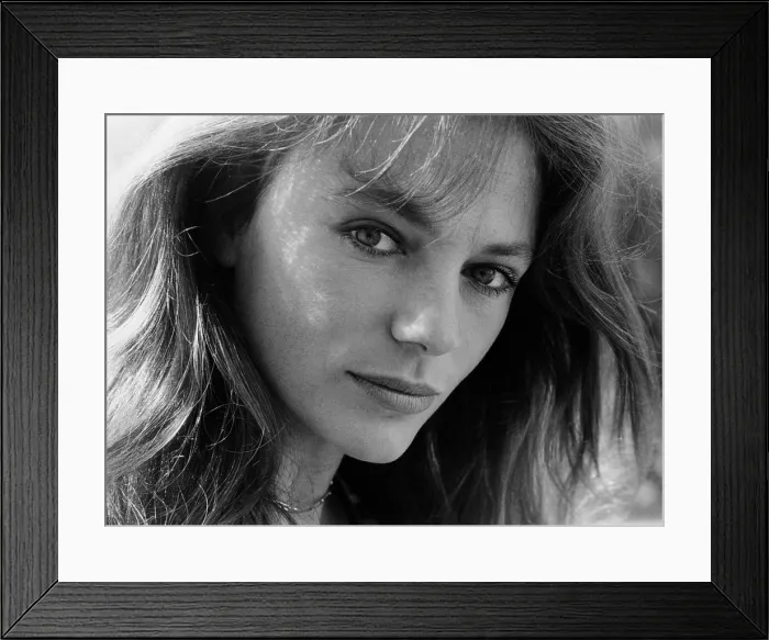 Framed Print : THE SPIRAL STAIRCASE, Jacqueline Bisset, 1975. Warner Bros.  /  courtesy Everett Collection