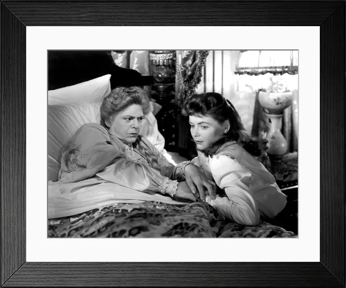 Framed Print : THE SPIRAL STAIRCASE, Ethel Barrymore, Dorothy McGuire, 1946