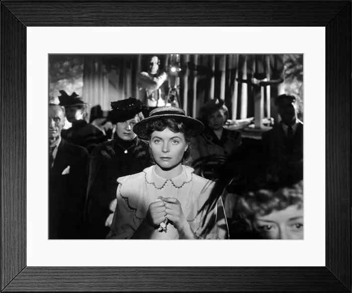 Framed Print : THE SPIRAL STAIRCASE, Dorothy McGuire, 1946 Framed Print : THE SPIRAL STAIRCASE, Dorothy McGuire, 1946