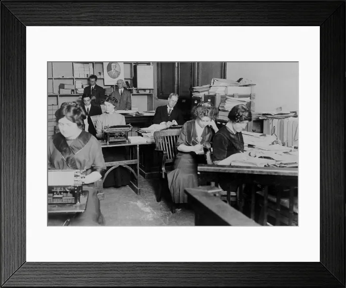 Framed Print : Woodrow Wilson presidential campaign headquarters, New York City, c. 1911-1912. Men and women work in a cramped, improvised office, some writing, and some typing