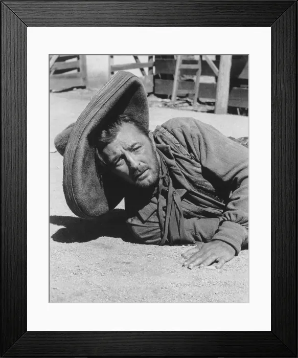 Framed Print : THE WONDERFUL COUNTRY, Robert Mitchum, 1959 Framed Print : THE WONDERFUL COUNTRY, Robert Mitchum, 1959