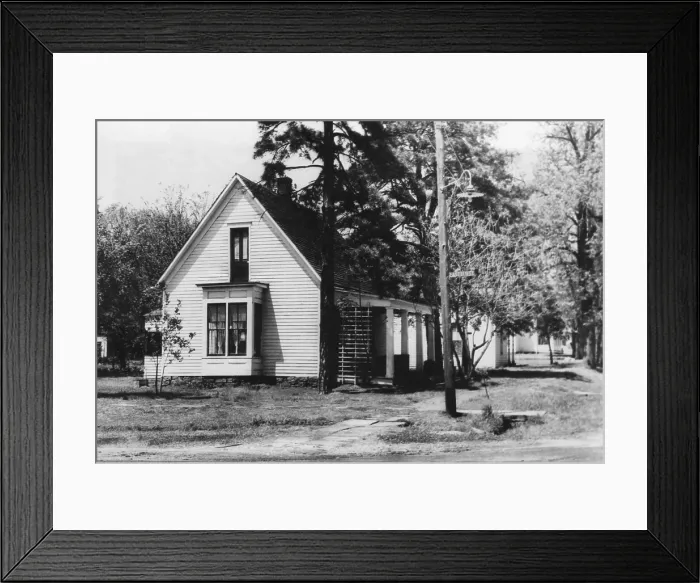 Framed Print : Birthplace of Harry Truman in Lamar, Missouri. Truman's grandfather planted a pine tree was in the yard on the morning Harry was born on May 8, 1884. - (BSLOC_2014_15_1)
