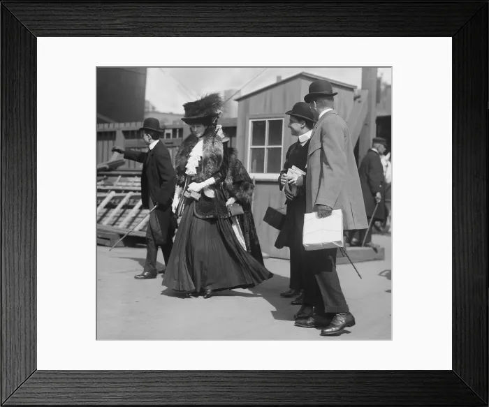 Framed Print : Consuelo Vanderbilt, the Duchess of Marlborough, arriving in New York on April 1, 1908. Two years earlier she separated from her husband, the Duke of Marlborough Framed Print : Consuelo Vanderbilt, the Duchess of Marlborough, arriving in New York on April 1, 1908. Two years earlier she separated from her husband, the Duke of Marlborough