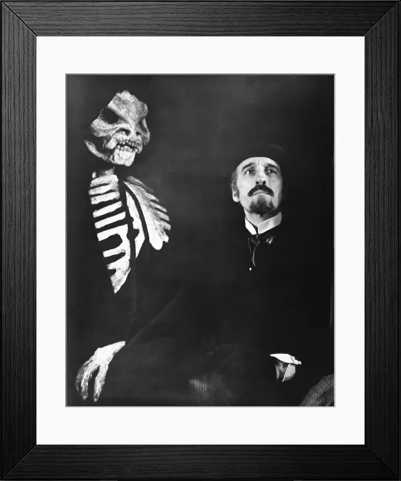 Framed Print : THE CREEPING FLESH, Christopher Lee, 1973 Framed Print : THE CREEPING FLESH, Christopher Lee, 1973
