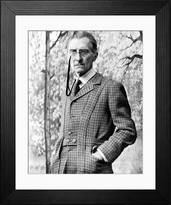 Framed Print : THE CREEPING FLESH, Peter Cushing, 1973 Framed Print : THE CREEPING FLESH, Peter Cushing, 1973