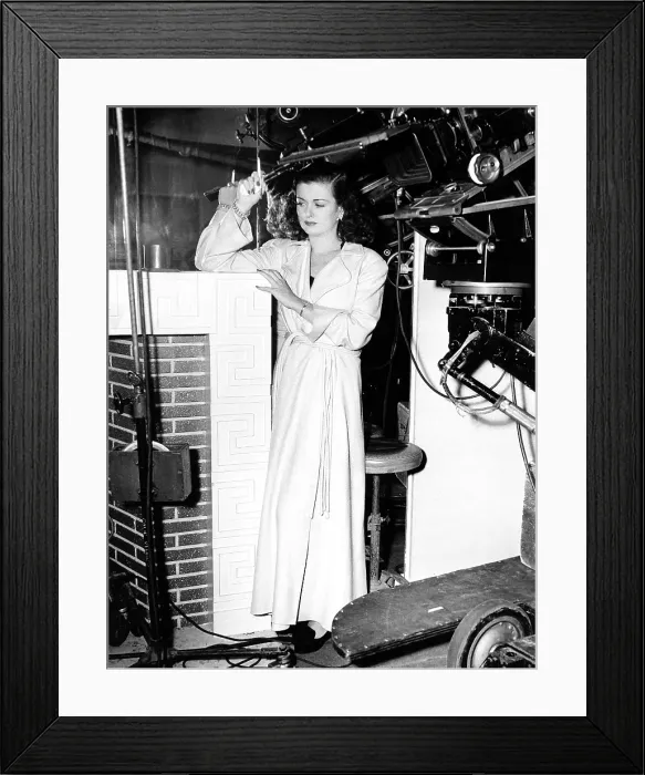 Framed Print : THE WOMAN IN THE WINDOW, Joan Bennett, on-set, 1944 Framed Print : THE WOMAN IN THE WINDOW, Joan Bennett, on-set, 1944
