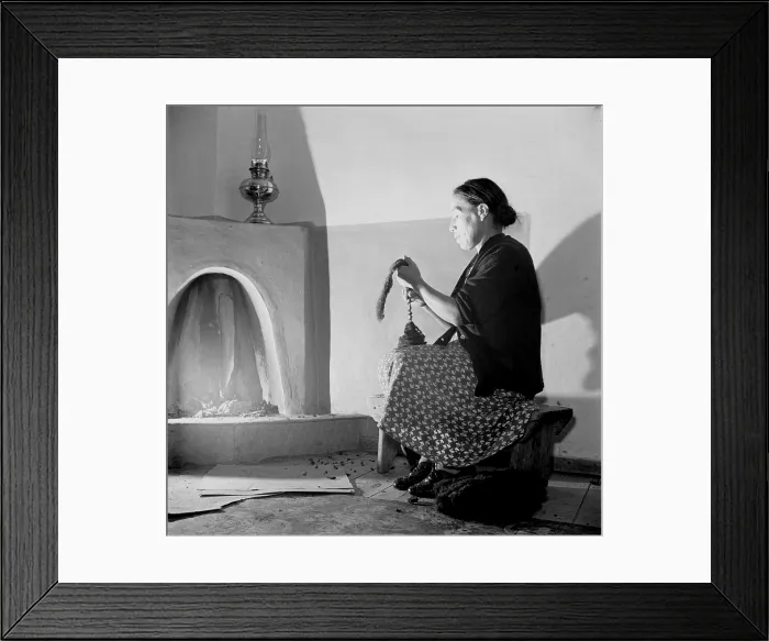 Framed Print : Spanish-American women, Maclovia Lopez, hand spinning wool by the light of the fire in New Mexico's Taos County