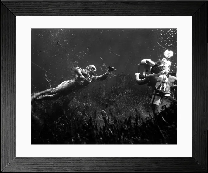 Framed Print : CREATURE FROM THE BLACK LAGOON, shooting underwater scene: Ricou Browning (on left, as The Creature'), cameraman Scotty Welbourne (on right, credited as Charles S)