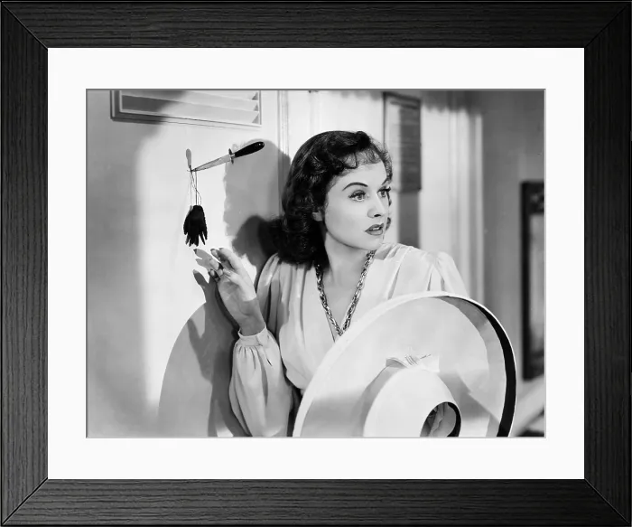 Framed Print : THE GHOST BREAKERS, Paulette Goddard, 1940 Framed Print : THE GHOST BREAKERS, Paulette Goddard, 1940