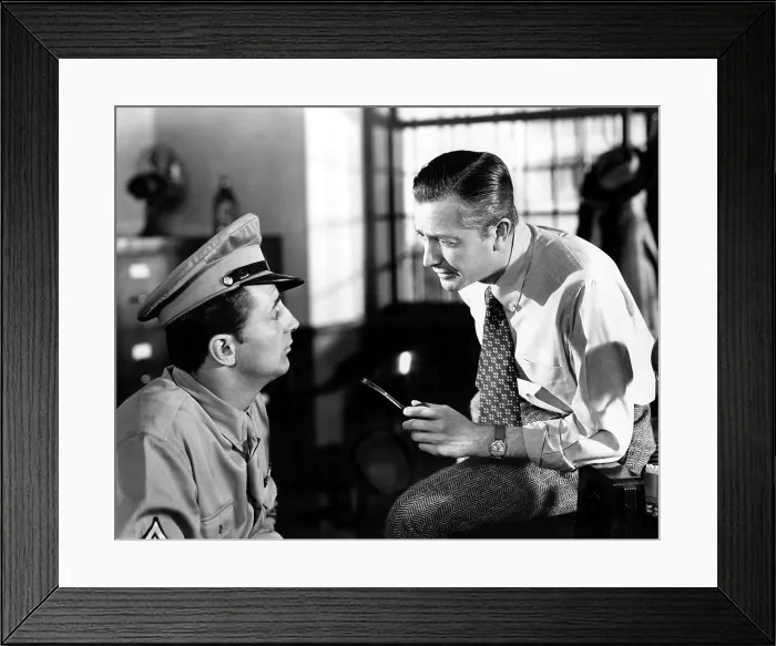 Framed Print : CROSSFIRE, Robert Mitchum, Robert Young, 1947 Framed Print : CROSSFIRE, Robert Mitchum, Robert Young, 1947