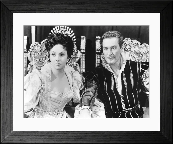 Framed Print : CROSSED SWORDS, (aka IL MAESTRO DI DON GIOVANNI), from left: Gina Lollobrigida, Errol Flynn, 1954 Framed Print : CROSSED SWORDS, (aka IL MAESTRO DI DON GIOVANNI), from left: Gina Lollobrigida, Errol Flynn, 1954