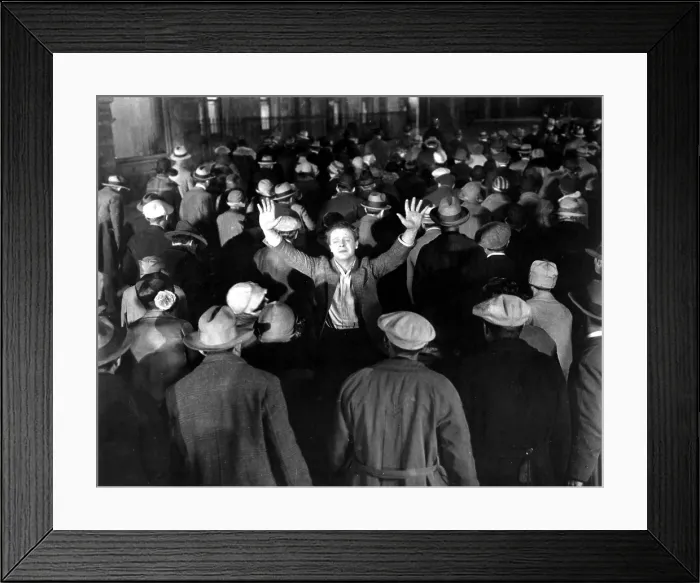 Framed Print : THE CROWD, James Murray, 1928 Framed Print : THE CROWD, James Murray, 1928