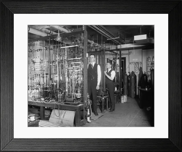 Framed Print : Helium gas storage in 1923. The U.S. government established the National Helium Reserve in 1925 Framed Print : Helium gas storage in 1923. The U.S. government established the National Helium Reserve in 1925