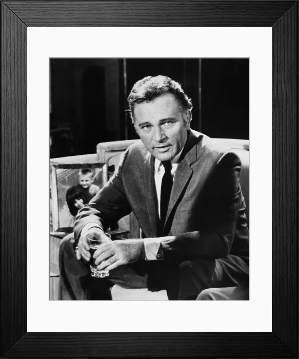 Framed Print : THE COMEDIANS, Richard Burton, 1967 Framed Print : THE COMEDIANS, Richard Burton, 1967