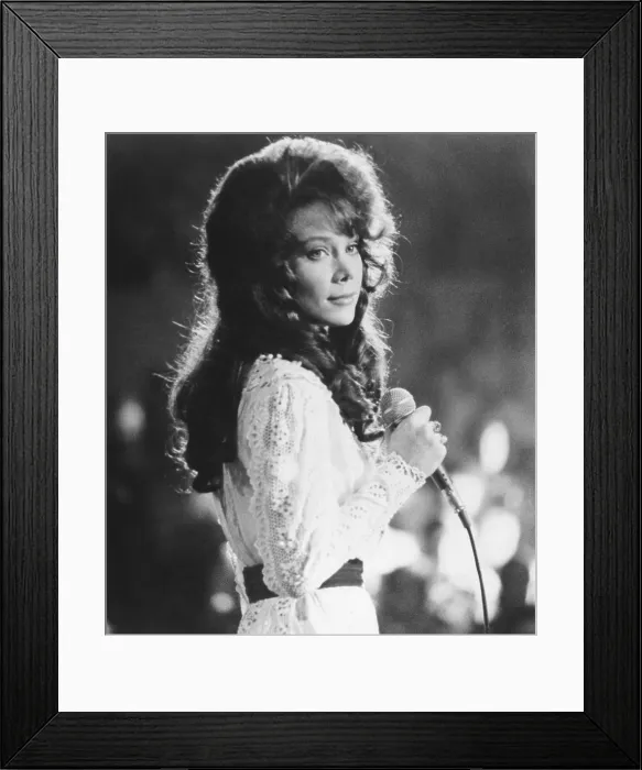 Framed Print : COAL MINER'S DAUGHTER, Sissy Spacek, 1980, (c) Universal / courtesy Everett Collection