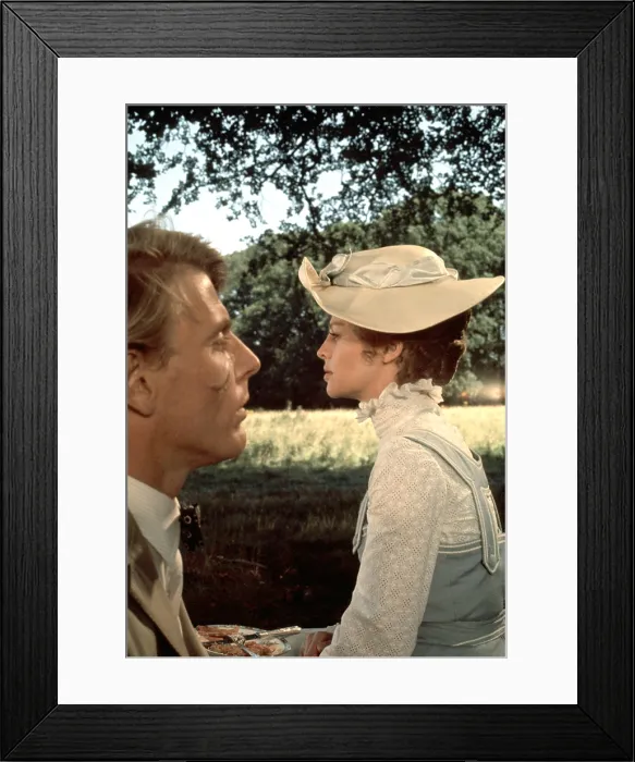 Framed Print : THE GO-BETWEEN, Edward Fox, Julie Christie, 1970 Framed Print : THE GO-BETWEEN, Edward Fox, Julie Christie, 1970