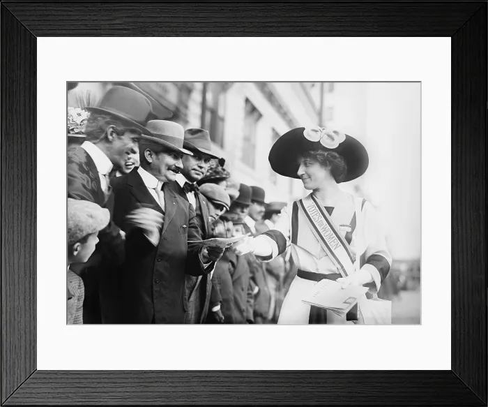 Framed Print : Inez Milholland (1886-1916), selling Feminist papers to bystanders at Suffragette parade in New York City. Ca.1913-16
