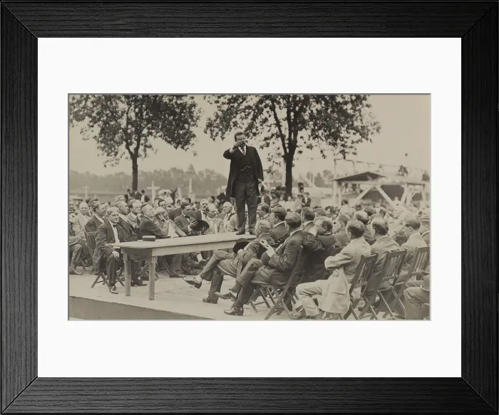 Framed Print : Ex-President Theodore Roosevelt with two reporters in Herkimer, upstate New York. On Aug. 23, 1910, told the reporters, The Old Guard must not rule and If they want a fight Framed Print : Ex-President Theodore Roosevelt with two reporters in Herkimer, upstate New York. On Aug. 23, 1910, told the reporters, The Old Guard must not rule and If they want a fight