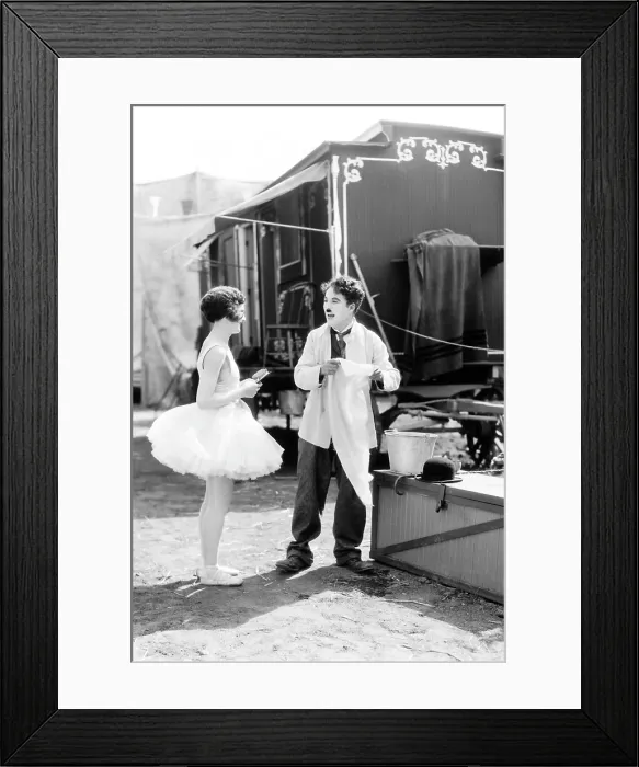 Framed Print : THE CIRCUS, from left: Merna Kennedy, Charlie Chaplin, 1928