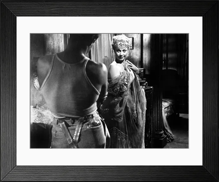Framed Print : A STREETCAR NAMED DESIRE, Marlon Brando, Vivien Leigh, 1951