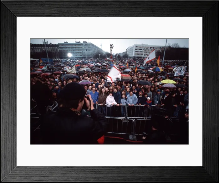 Framed Print : East Germans brave the weather for the official opening of the Brandenburg Gate. Dec. 22 1989. (BSLOC_2011_3_48)