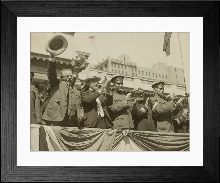 Framed Print : Theodore Roosevelt speaking to crowd of men at Sagamore Hill in 1916